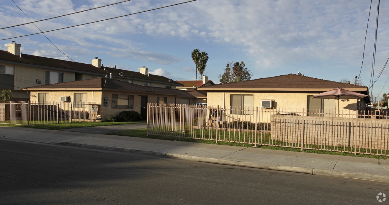 Building Photo - 5751-5761 Kingman Ave