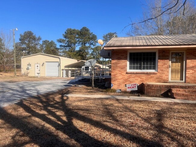 Building Photo - Three Bedroom One Bath House