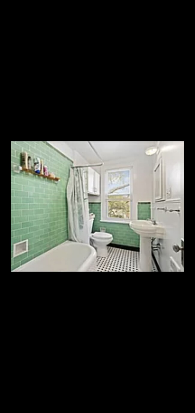 Bathroom - 2923 Brownsville Rd