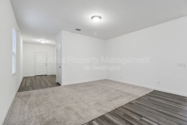 Foto del edificio - 14374 Palm Ridge