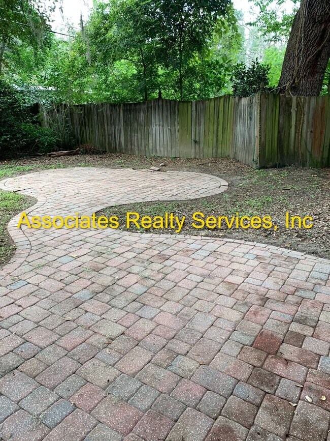 Photo - 3 Bedroom, 1 1/2 bath house available in A...