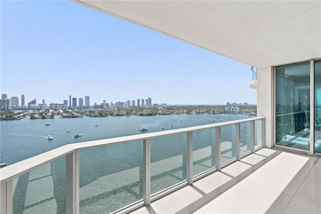 Building Photo - 17301 Biscayne Blvd