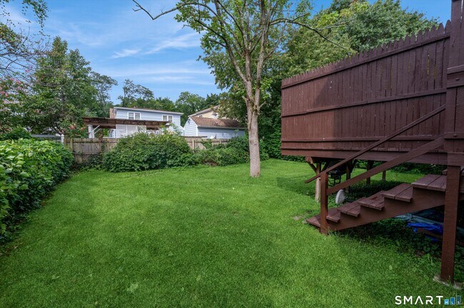 Foto del edificio - 32 Hollow Wood Ln