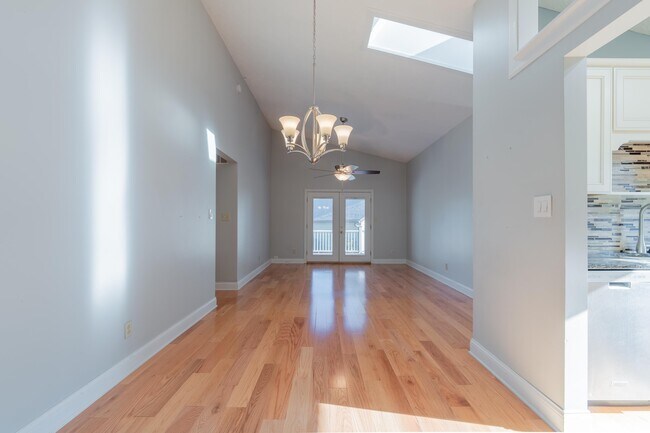 Building Photo - 657 E Heather Dr