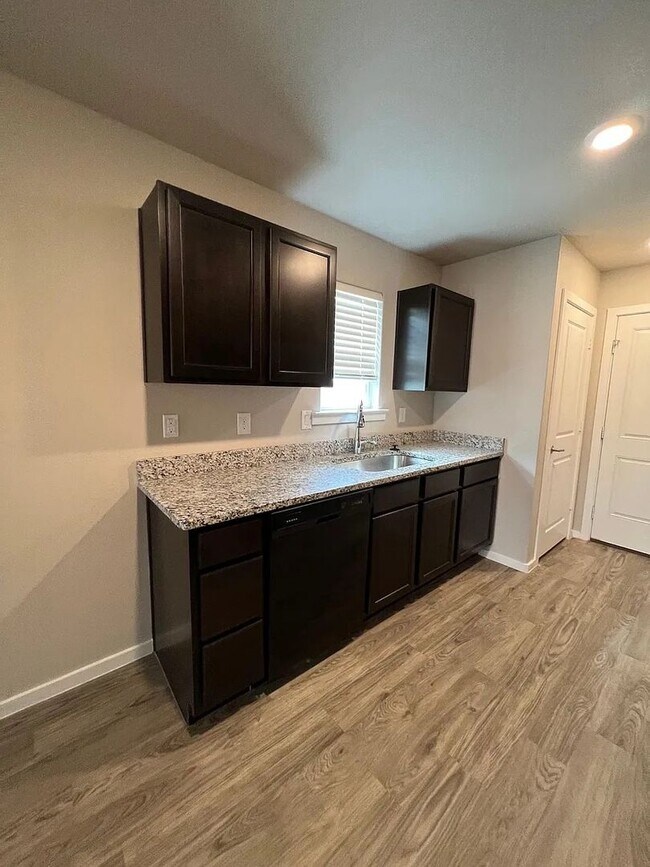 Building Photo - Find Home in Upland Heights! 3 Bed | 2 Bath | 1 Car Garage