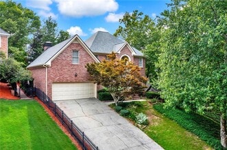 Building Photo - 2448 Kings Arms Dr