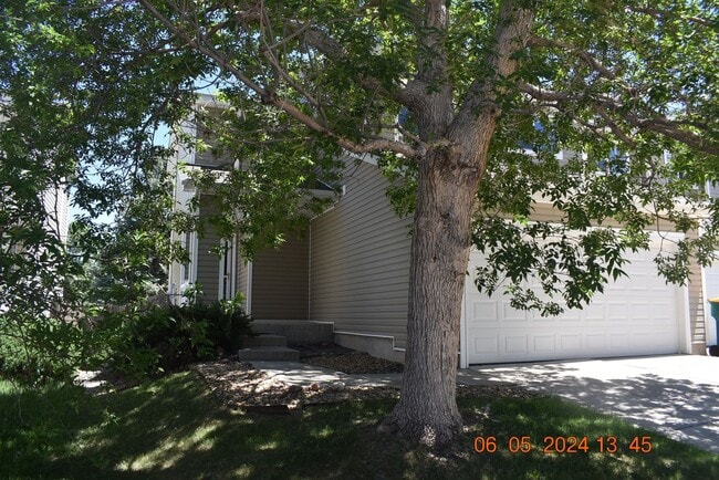 Cozy and Spacious 3 bed Townhome! - Cozy and Spacious 3 bed Townhome!