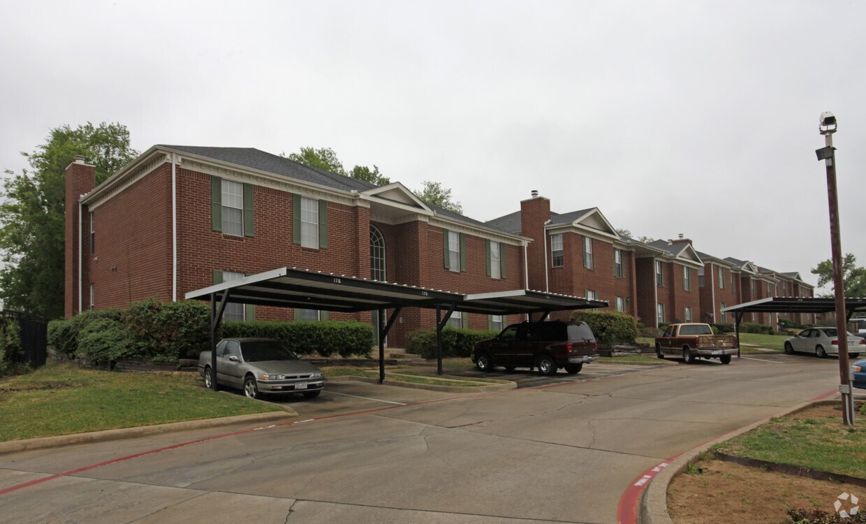 Whisperwoods Apartments in Fort Worth, TX