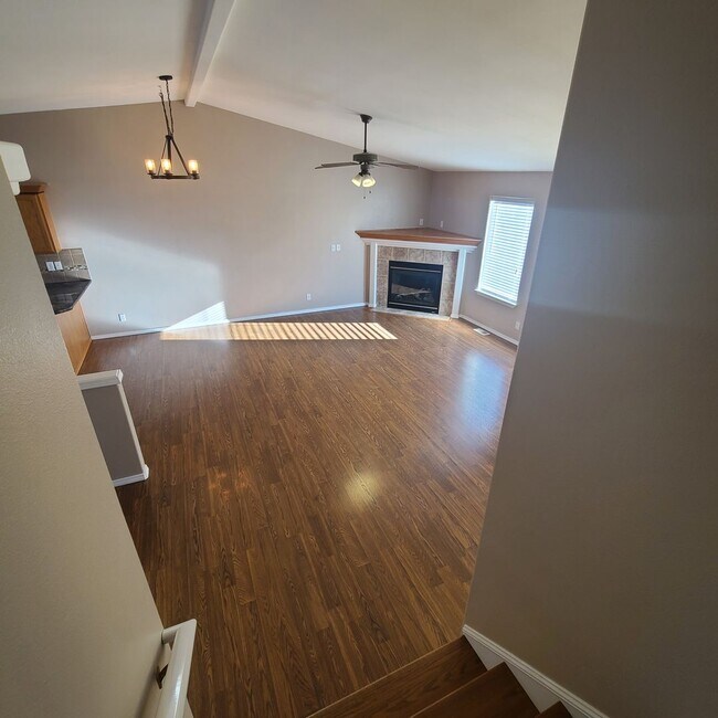 Building Photo - SINGLE FAMILY HOME IN MONTROSE SUBDIVISION...