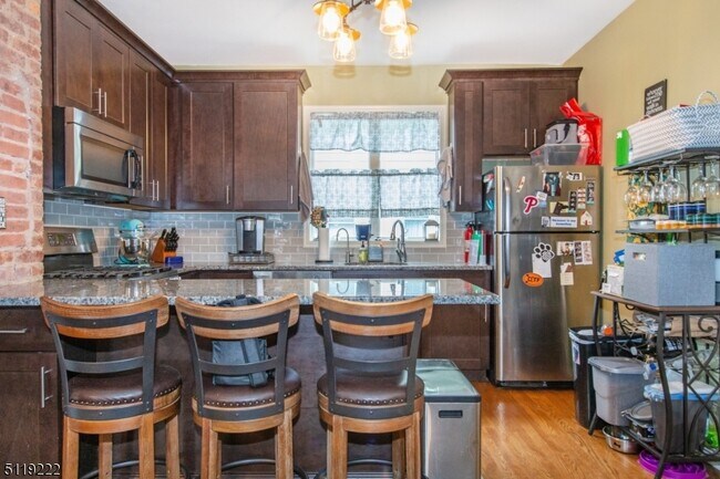 Building Photo - 33 Glendale St