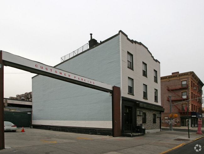 Building Photo - 512 Park Ave