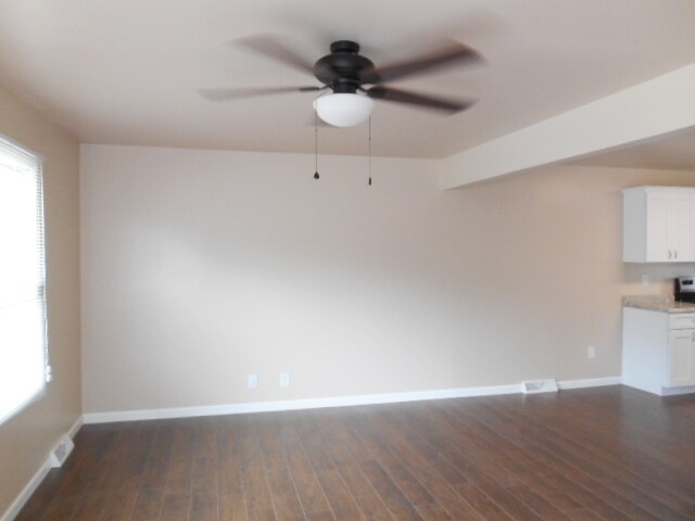 Building Photo - 2 bedrooms, 1 bath Duplex