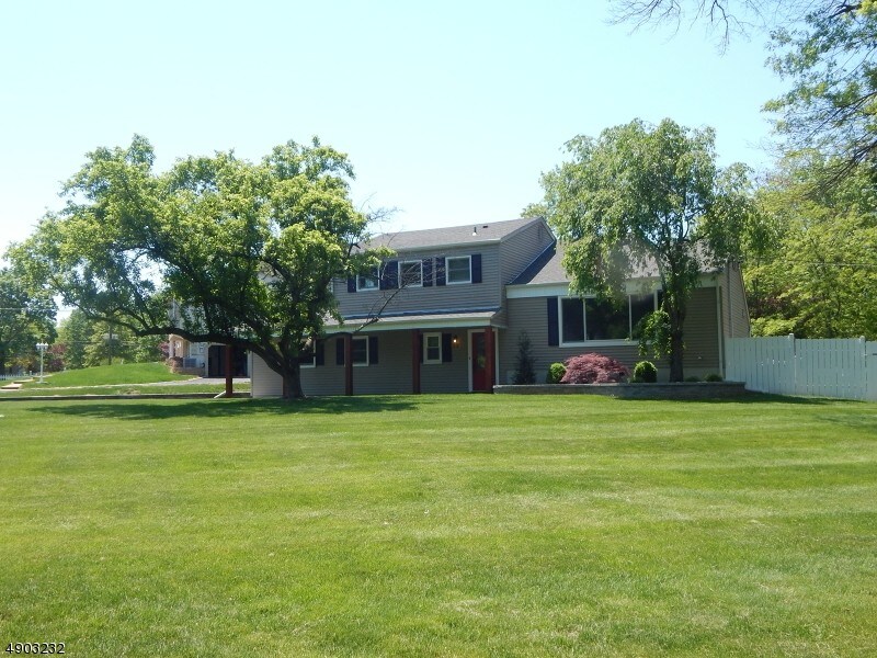 Primary Photo - 22 Magda Ln