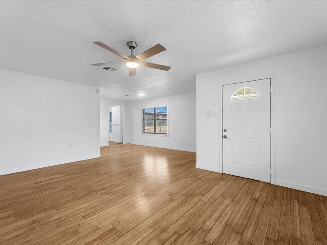 Foto del edificio - 12922 McNair St