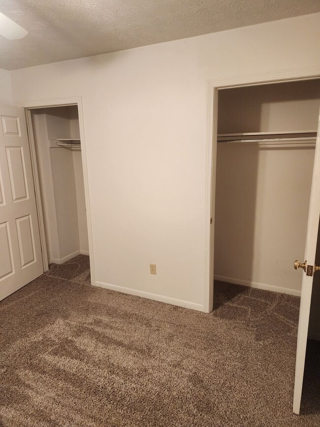 Building Photo - 1175 Southcrest Dr
