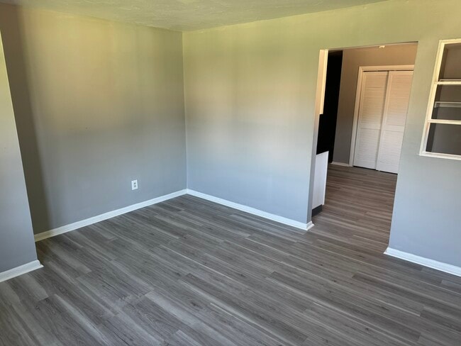 Living Room - 755 E Perry St