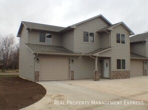 Building Photo - Perfect 2 Story 2 Bedroom Town Home in Har...