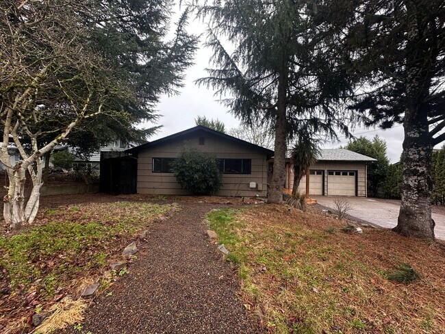 Building Photo - 3 Bedroom 1.5 Bath Single Family Home