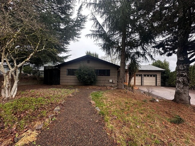 Building Photo - *Coming soon* 3 Bedroom 1.5 Bath Single Family Home