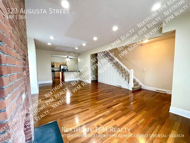 Building Photo - 323 Augusta St