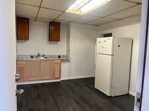 Building Photo - 109 Hansen Ave