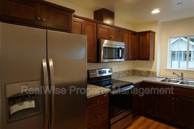Building Photo - 103 Tripp St