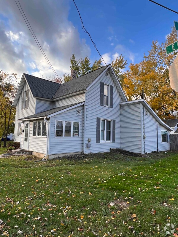 Fairview Terrace Wawasee Apartments for Rent with Washer & Dryer
