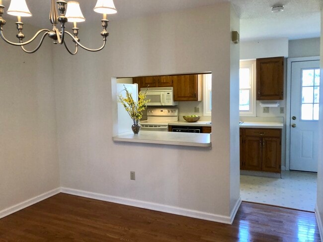 Building Photo - 409 Georgetown Dr
