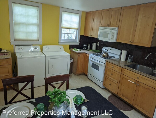 Building Photo - 3 br, 1 bath House - 800 Center Street