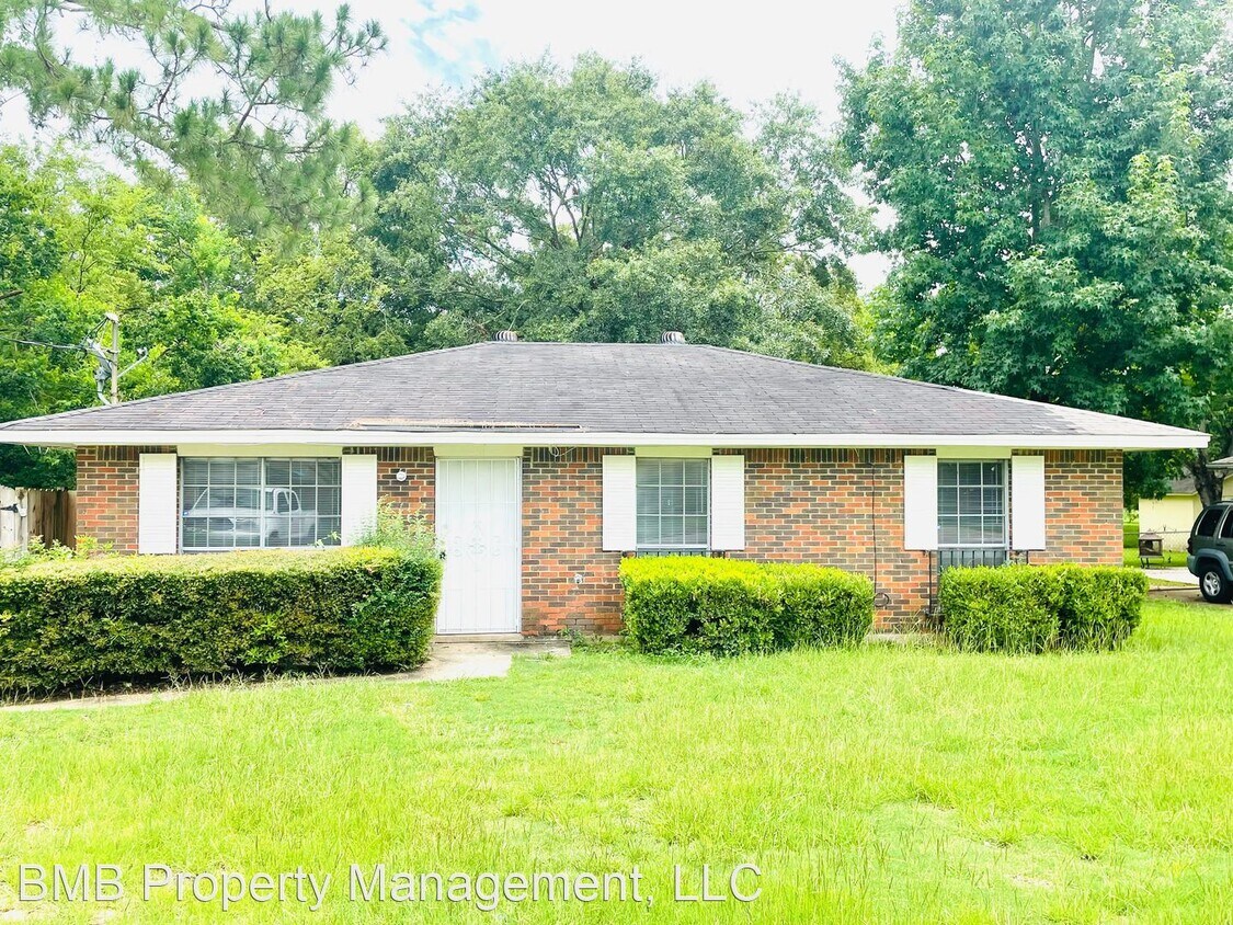 3 br, 2 bath House 6330 Wares Ferry Road House Rental in Montgomery
