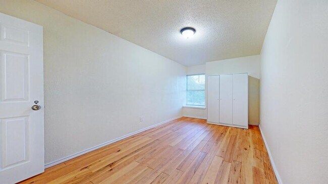 Foto del edificio - 2105 Capstan Dr