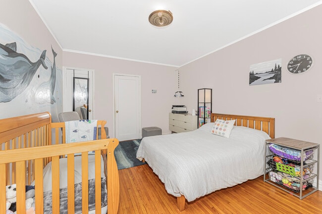 Building Photo - 306 E Mosholu Pky S