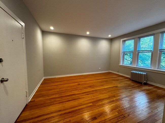 Building Photo - 1503 W Schreiber Ave