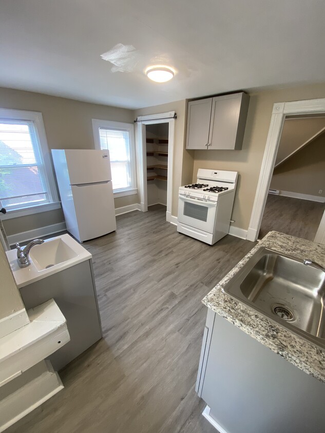 Kitchen with Pantry - 1720 N Astor St