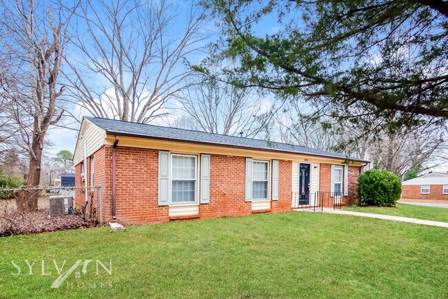 Building Photo - Enjoy one-level living in this 4 bedroom, ...