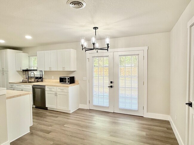 Foto del edificio - 3-Bedroom Home Ranch-Style Home