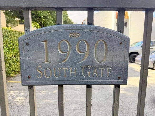 Building Photo - 1990 Brickell Ave