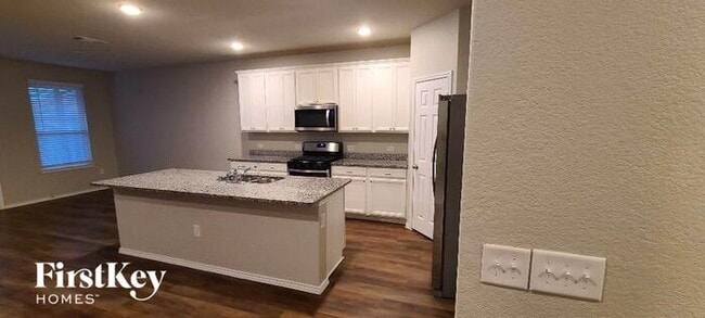Building Photo - 5902 Big Bluestem Ln