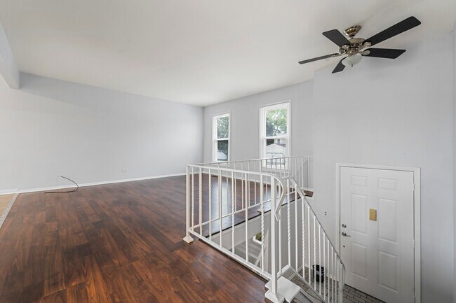 Building Photo - 999 Woodside Dr