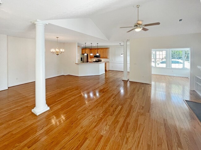 Foto del edificio - Spacious 3 bedroom/ 2 full bath home in Mi...