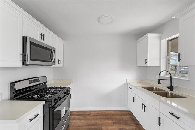 Building Photo - 4303 Chapman St