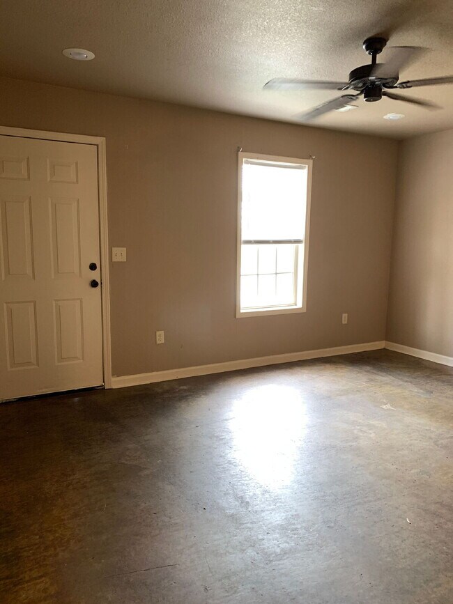 Foto del edificio - "Charming 2-Bedroom Gem with Granite Touches in Jonesboro!"