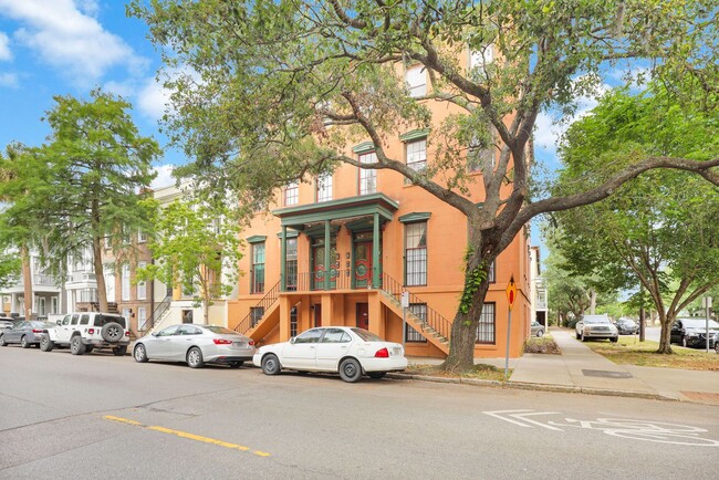 Building Photo - 703 Barnard St
