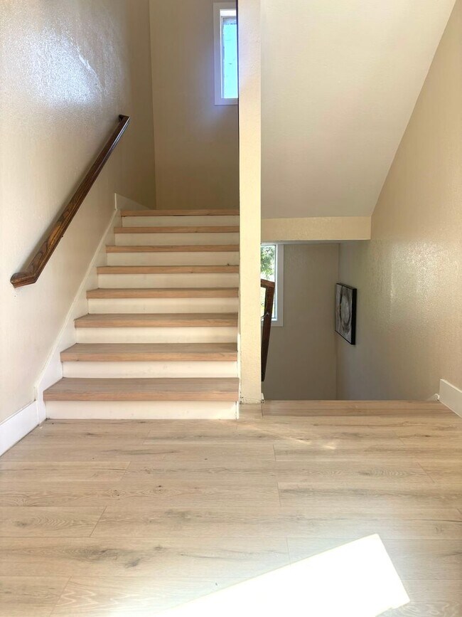 Foto del edificio - Stylishly Remodeled 2-Bedroom Gem in Redwood City