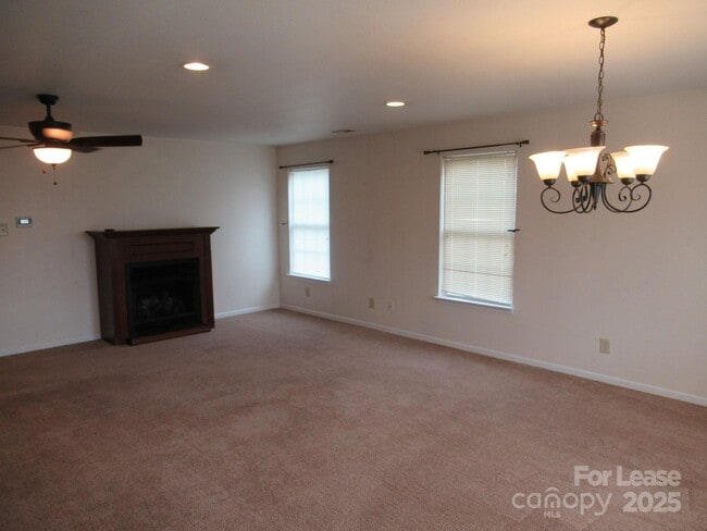 Building Photo - 122 Anastasia Ln