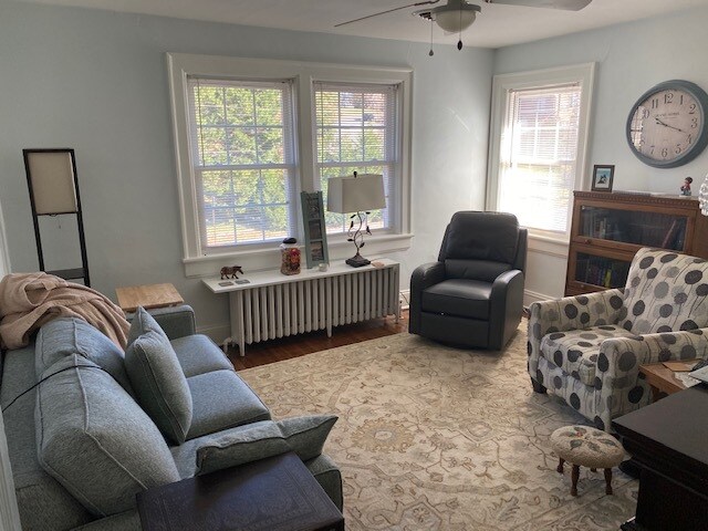 Él - 2506 Brandon Avenue