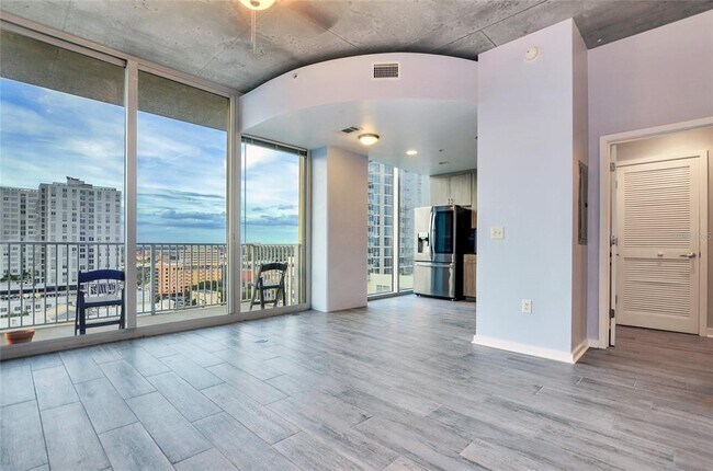 Foto del edificio - 777 N Ashley Dr