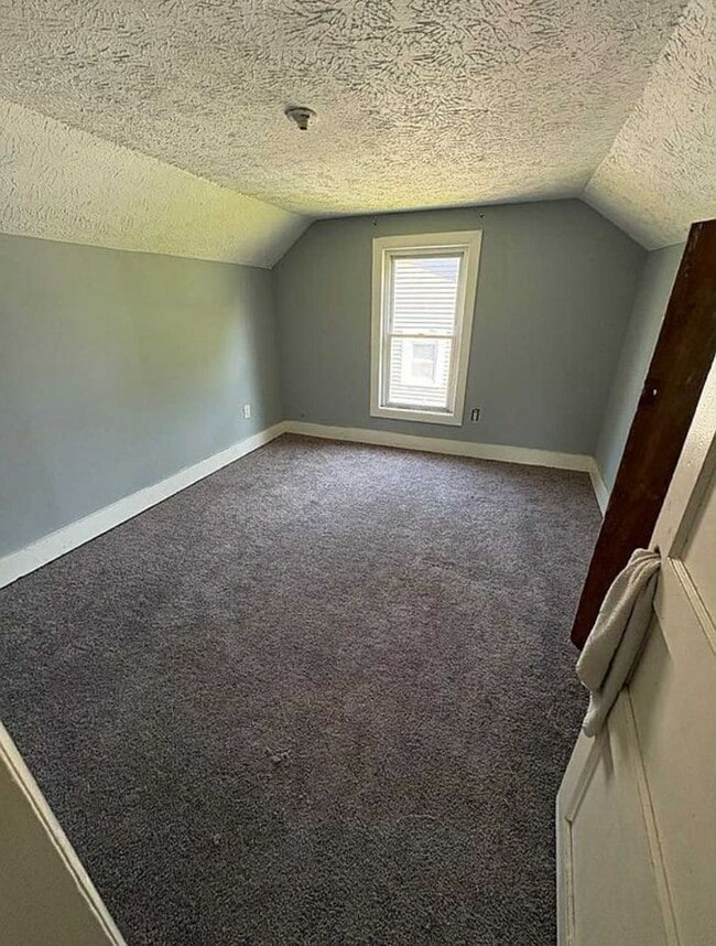Foto del edificio - 4 Bedroom Home!