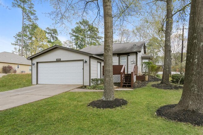 Building Photo - 424 Tejas Blvd