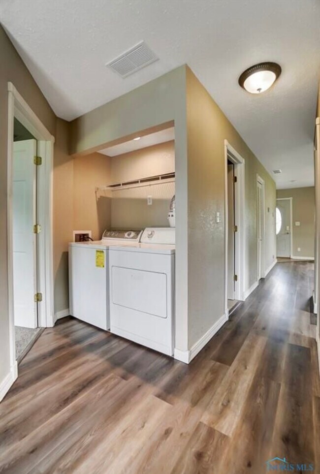 In unit washer and dryer - 2114 Jennifer Ln